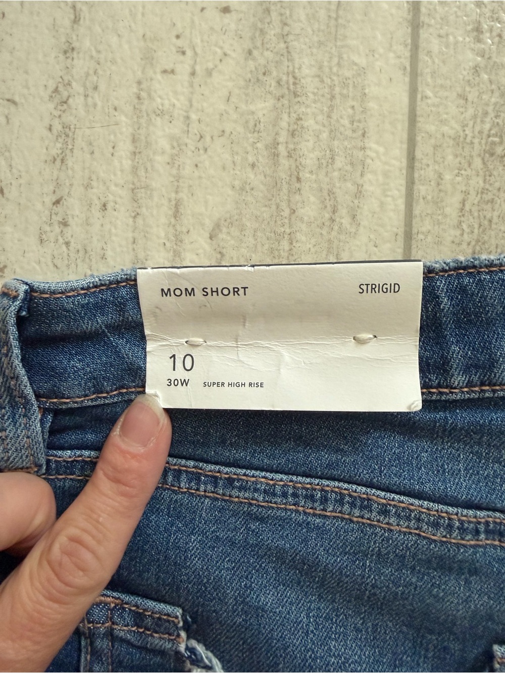 American Eagle Outfitters Women’s Strigid Mom Shorts - Picture 3 of 4
